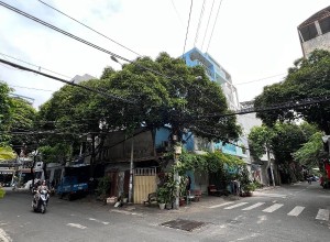 Bán nhà căn góc 2 MT Nguyễn Trường Tộ, Q Tân Phú -  4.3x14  -  1 tầng - 9.9 tỷ